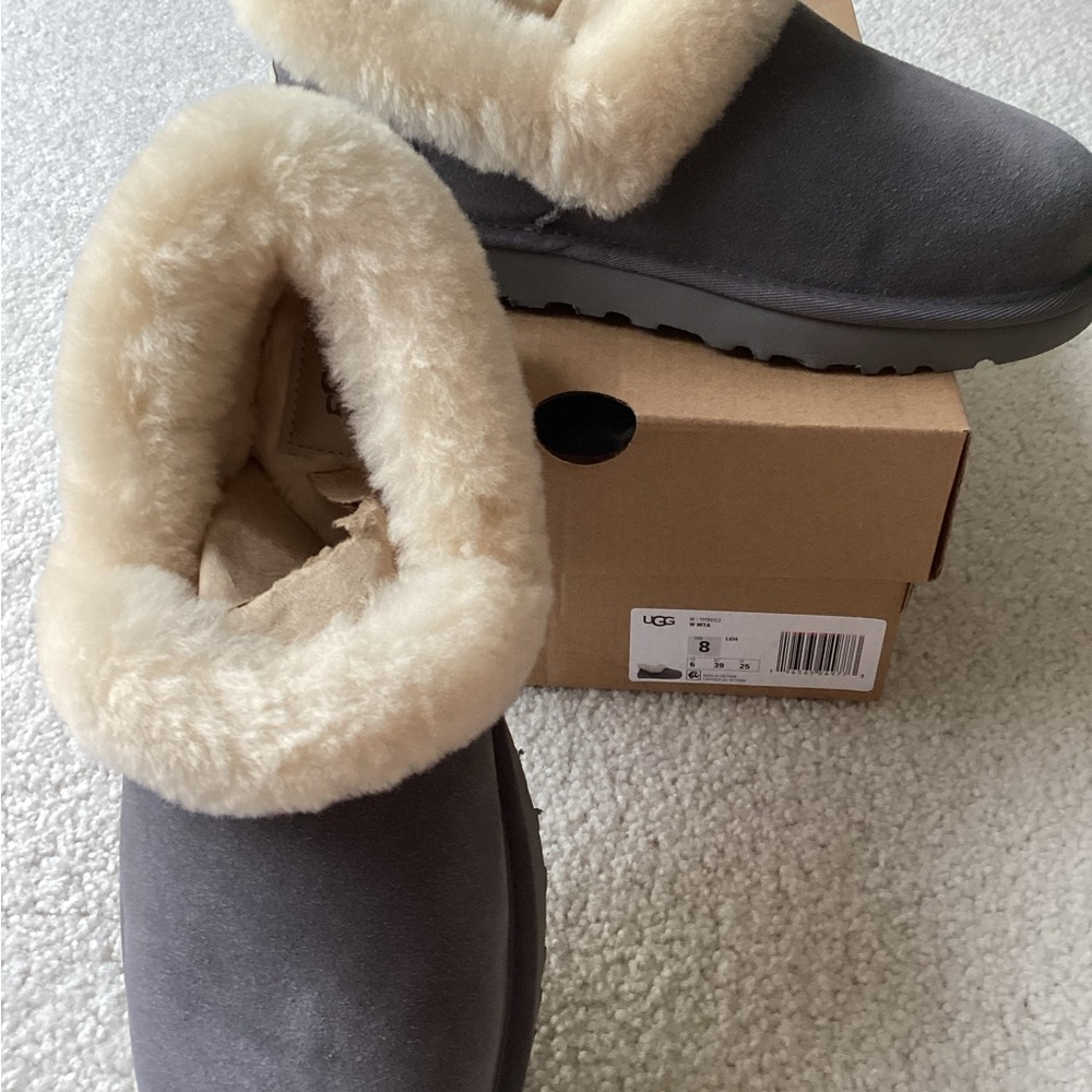 UGG Gray and Cream Women's Slippers (PRICEDROP) - Picture 5 of 10